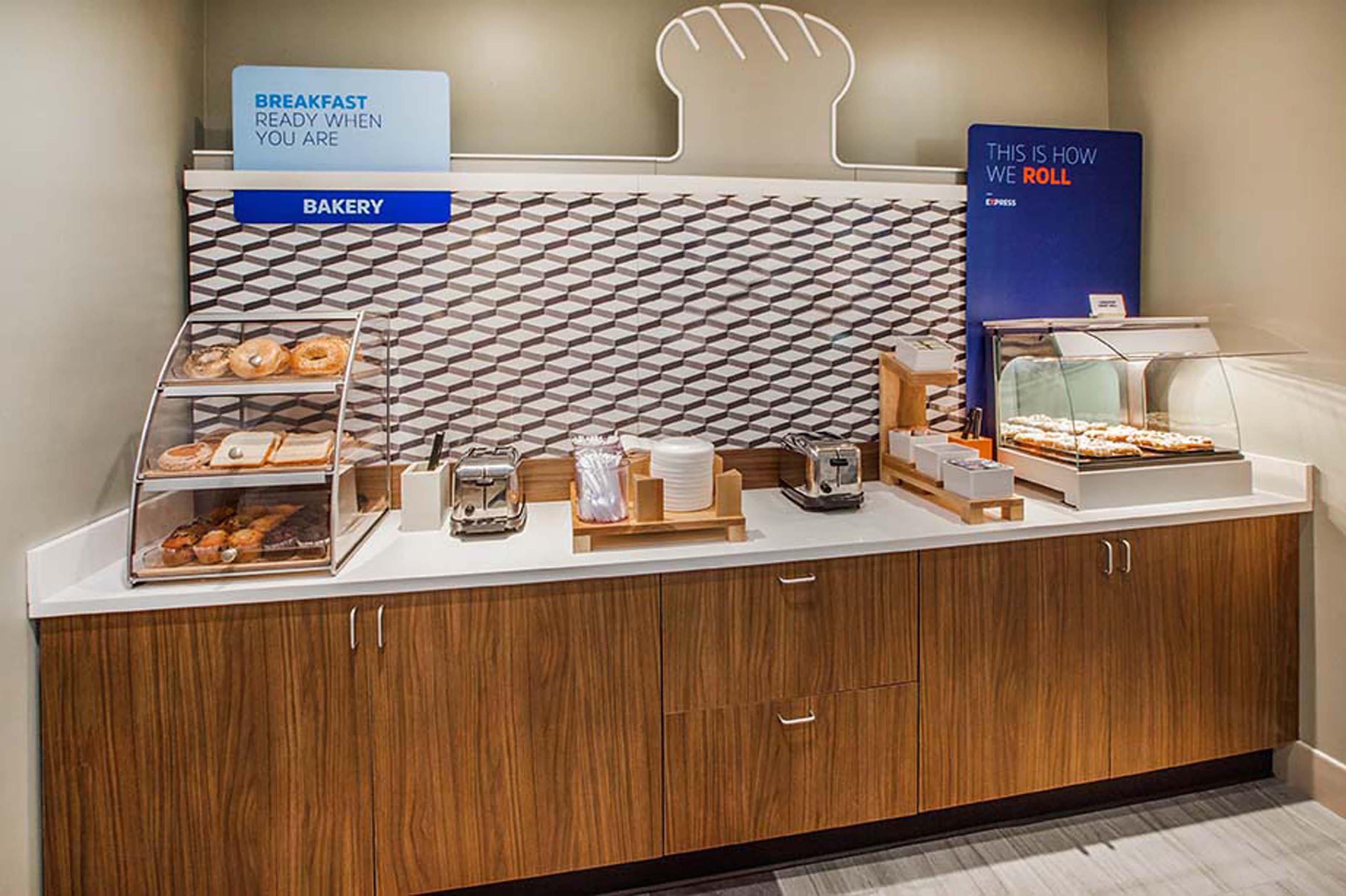 Holiday Inn Express Corning By Ihg Esterno foto